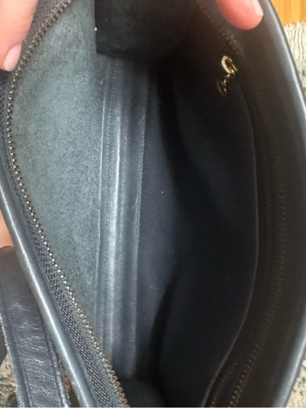 Vintage Coach 9944 Taylor Zip Genuine Leather Shoulder Bag in Navy - Picture 5 of 8